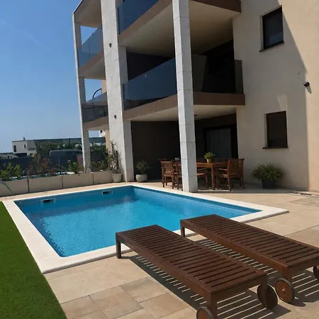 Sun & Sea With Private Pool *